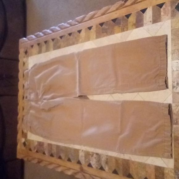 American Eagle khakis 28x32 - Picture 2 of 9